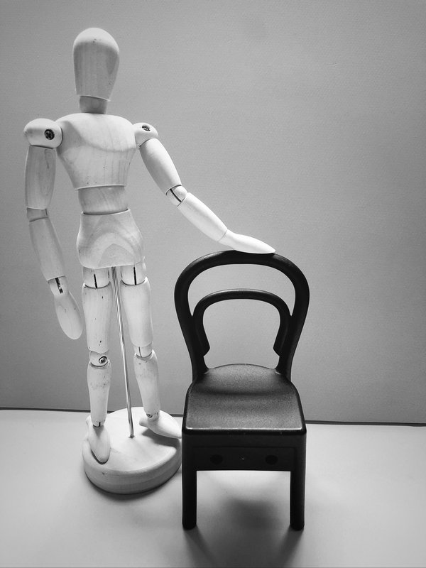 Mannequin homme assis : polyvalence et style au rendez-vous